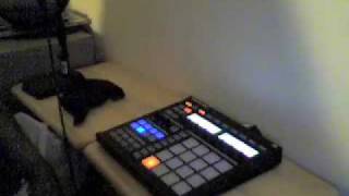 Native Instruments MASCHINE - How I add Vocals (aka the Ghetto Tutorial)